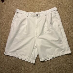 40” Haggar Men's White golf Shorts